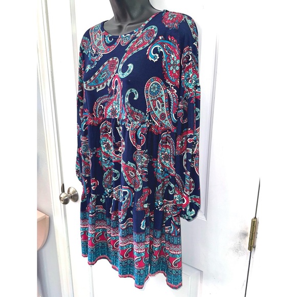 Boutique babydoll style tunic top with paisley print - Picture 2 of 4